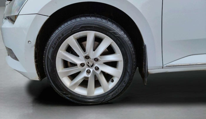 2019 Skoda Superb L&K 2.0 TDI AT, Diesel, Automatic, 85,812 km, Left Front Wheel