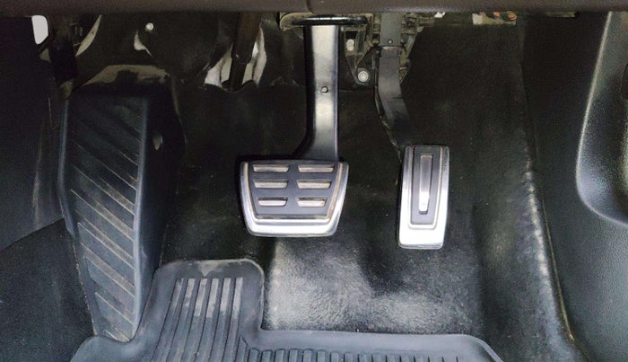 2019 Skoda Superb L&K 2.0 TDI AT, Diesel, Automatic, 85,812 km, Pedals