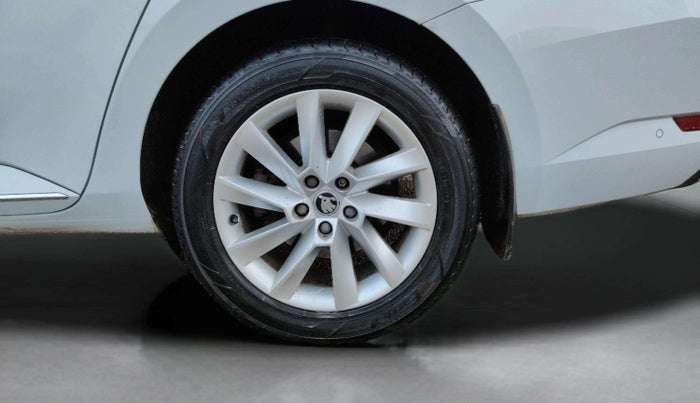 2019 Skoda Superb L&K 2.0 TDI AT, Diesel, Automatic, 85,812 km, Left Rear Wheel