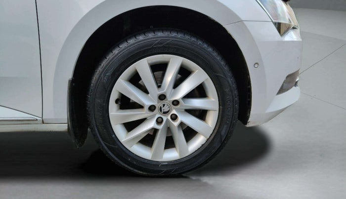 2019 Skoda Superb L&K 2.0 TDI AT, Diesel, Automatic, 85,812 km, Right Front Wheel