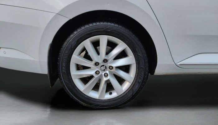 2019 Skoda Superb L&K 2.0 TDI AT, Diesel, Automatic, 85,812 km, Right Rear Wheel