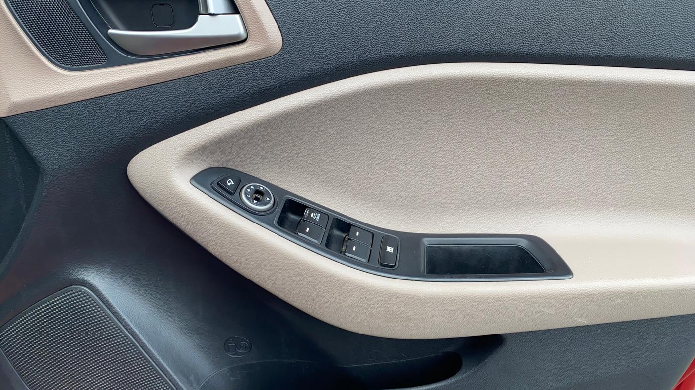 2020 Hyundai Elite i20 SPORTZ PLUS 1.2, Petrol, Manual, 88,536 km, Driver Side Door Panels Control