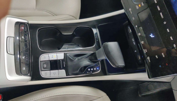 2023 Hyundai Tucson SIGNATURE 2.0 AT PETROL, Petrol, Automatic, 15,926 km, Gear Lever