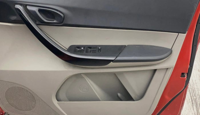 2017 Tata Tiago XTA PETROL, Petrol, Automatic, 51,348 km, Driver Side Door Panels Control
