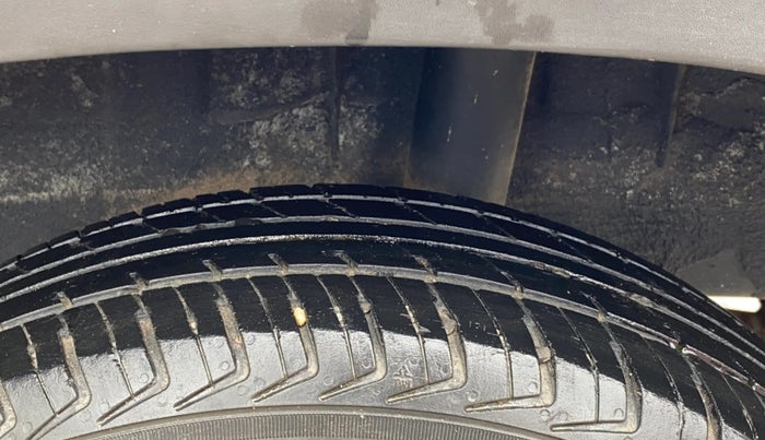 2018 Renault Kwid RXL, Petrol, Manual, 99,017 km, Left Rear Tyre Tread