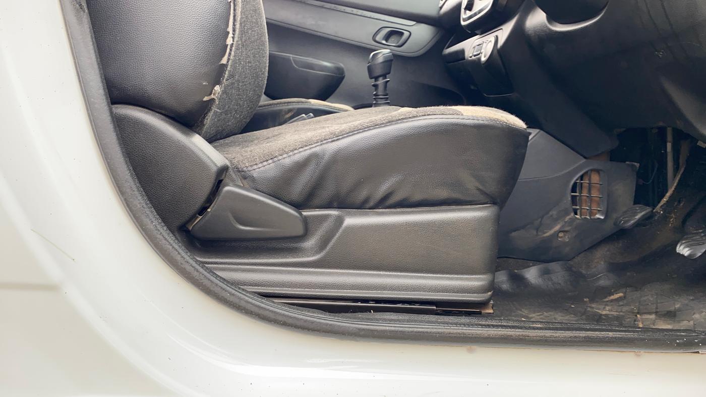 2018 Renault Kwid RXL, Petrol, Manual, 99,104 km, Driver Side Adjustment Panel