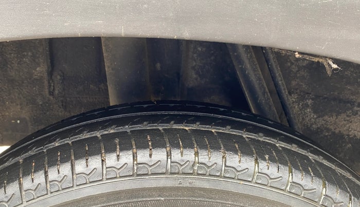 2018 Renault Kwid RXL, Petrol, Manual, 99,017 km, Right Rear Tyre Tread