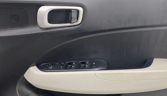 2024 Hyundai VENUE SX (O) 1.0 TURBO DCT DUAL TONE, Petrol, Automatic, 16,890 km, Driver Side Door Panels Control