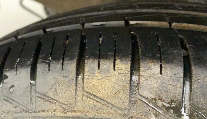 2019 Renault TRIBER RXT, Petrol, Manual, 24,777 km, Right Rear Tyre Tread