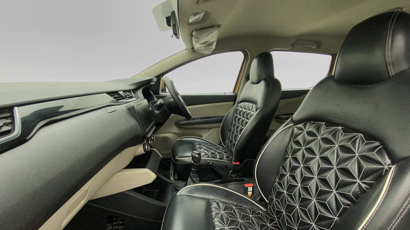 2019 Renault TRIBER RXT, Petrol, Manual, 24,777 km, Right Side Front Door Cabin