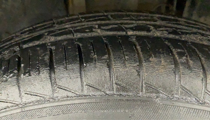 2019 Renault TRIBER RXT, Petrol, Manual, 24,777 km, Left Front Tyre Tread