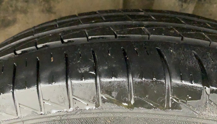 2019 Renault TRIBER RXT, Petrol, Manual, 24,777 km, Left Rear Tyre Tread