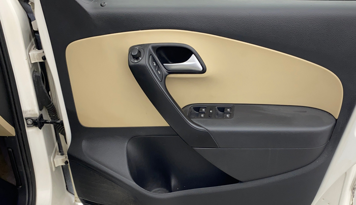 2017 Volkswagen Ameo HIGHLINE PLUS 1.5L AT 16 ALLOY, Diesel, Automatic, 1,37,489 km, Driver Side Door Panels Control