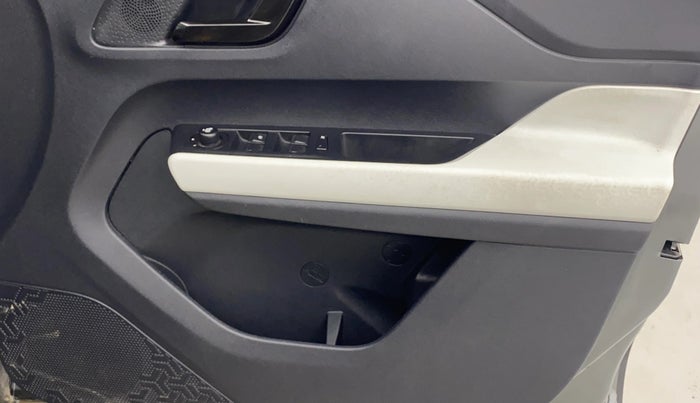 2023 Tata PUNCH ACCOMPLISHED MT, Petrol, Manual, 42,484 km, Driver Side Door Panels Control