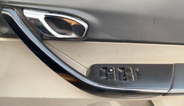 2018 Tata Tiago XZ PETROL, Petrol, Manual, 53,495 km, Driver Side Door Panels Control