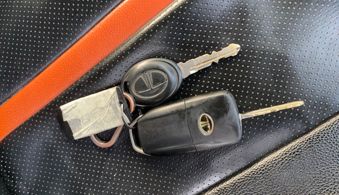 2018 Tata Tiago XZ PETROL, Petrol, Manual, 53,495 km, Key Close Up