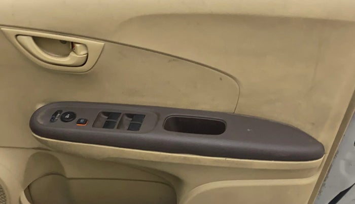 2013 Honda Amaze 1.2L I-VTEC S, CNG, Manual, 1,44,183 km, Driver Side Door Panels Control