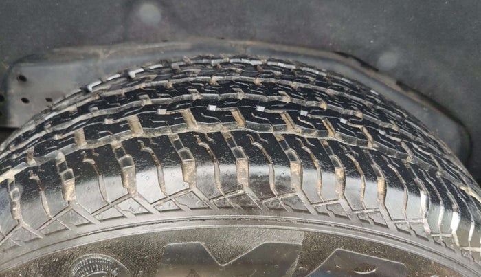 2018 Ford Endeavour TITANIUM 3.2 4X4 AT, Diesel, Automatic, 1,13,091 km, Right Front Tyre Tread