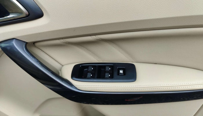 2018 Ford Endeavour TITANIUM 3.2 4X4 AT, Diesel, Automatic, 1,13,091 km, Driver Side Door Panels Control