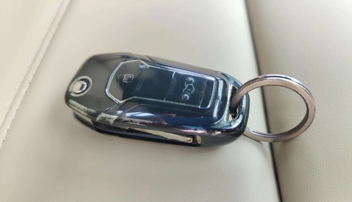 2018 Ford Endeavour TITANIUM 3.2 4X4 AT, Diesel, Automatic, 1,13,091 km, Key Close Up