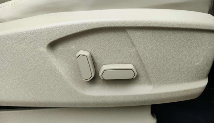 2018 Ford Endeavour TITANIUM 3.2 4X4 AT, Diesel, Automatic, 1,13,091 km, Driver Side Adjustment Panel