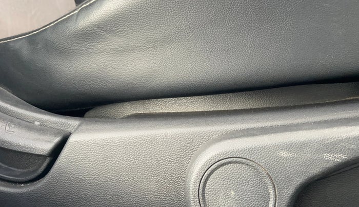 2019 Hyundai Grand i10 ASTA 1.2 KAPPA VTVT, Petrol, Manual, 1,04,358 km, Driver Side Adjustment Panel