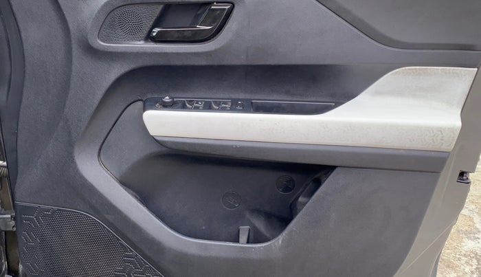 2021 Tata PUNCH ACCOMPLISHED MT, CNG, Manual, 84,246 km, Driver Side Door Panels Control