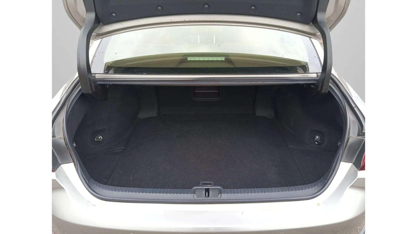 2020 Lexus ES 300h Exquisite, Hybrid, Automatic, 43,339 km, Boot Inside