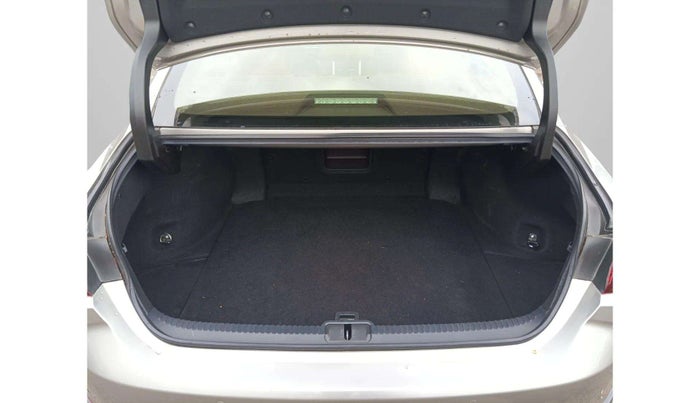 2020 Lexus ES 300h Exquisite, Hybrid, Automatic, 43,339 km, Boot Inside