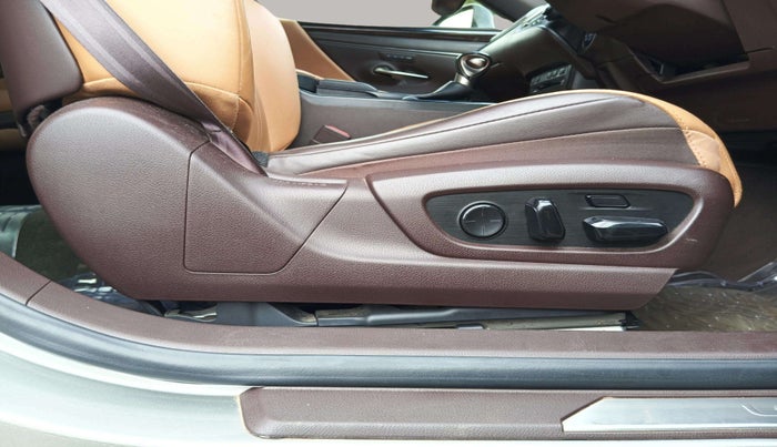 2020 Lexus ES 300h Exquisite, Hybrid, Automatic, 43,339 km, Driver Side Adjustment Panel