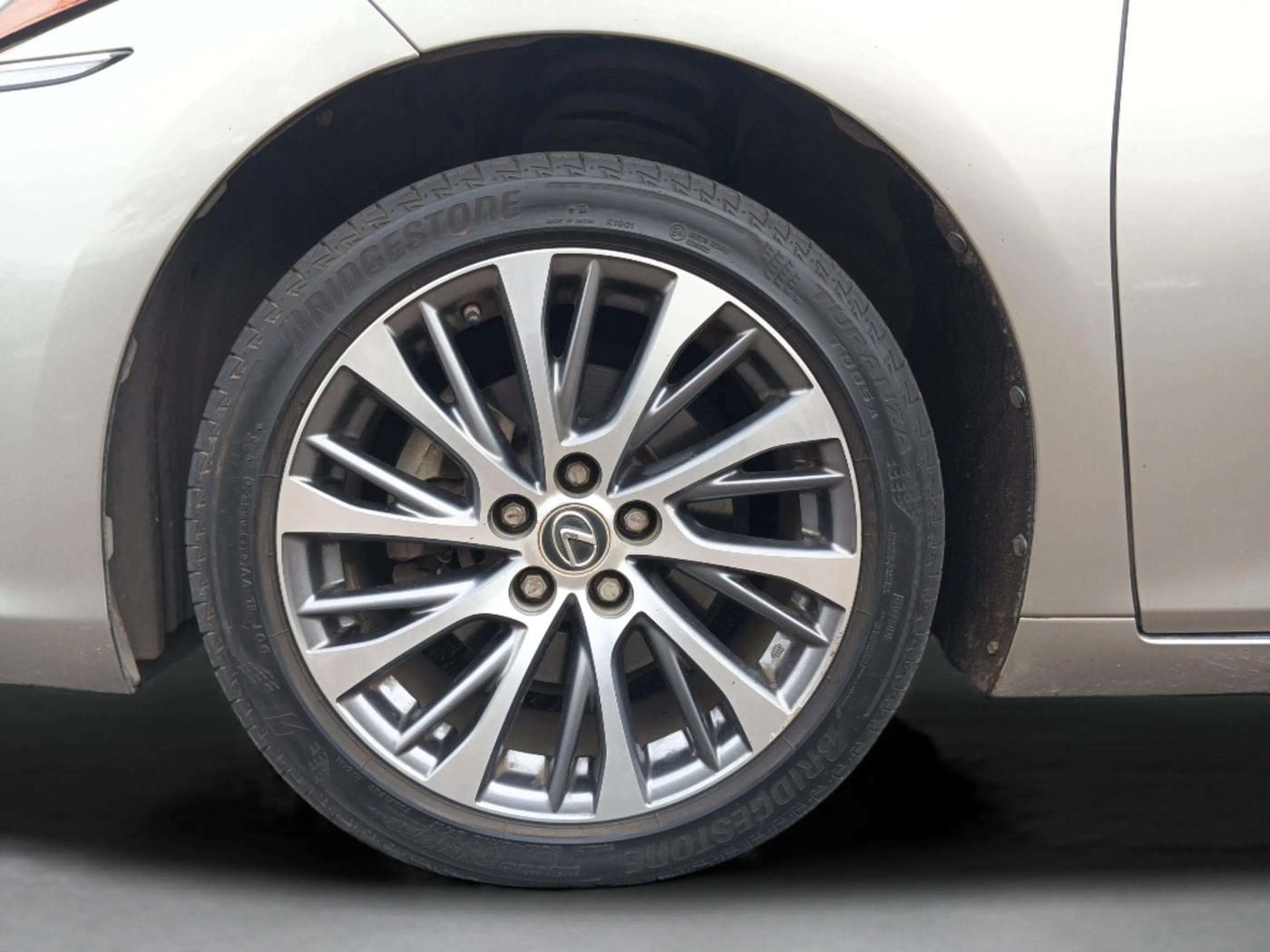 2020 Lexus ES 300h Exquisite, Hybrid, Automatic, 43,339 km, Left Front Wheel