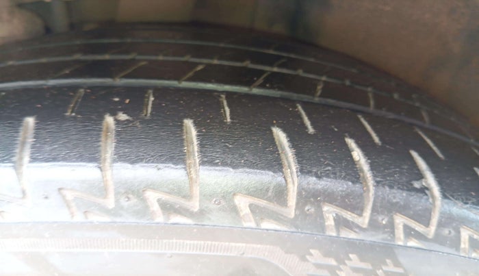 2020 Lexus ES 300h Exquisite, Hybrid, Automatic, 43,339 km, Left Front Tyre Tread