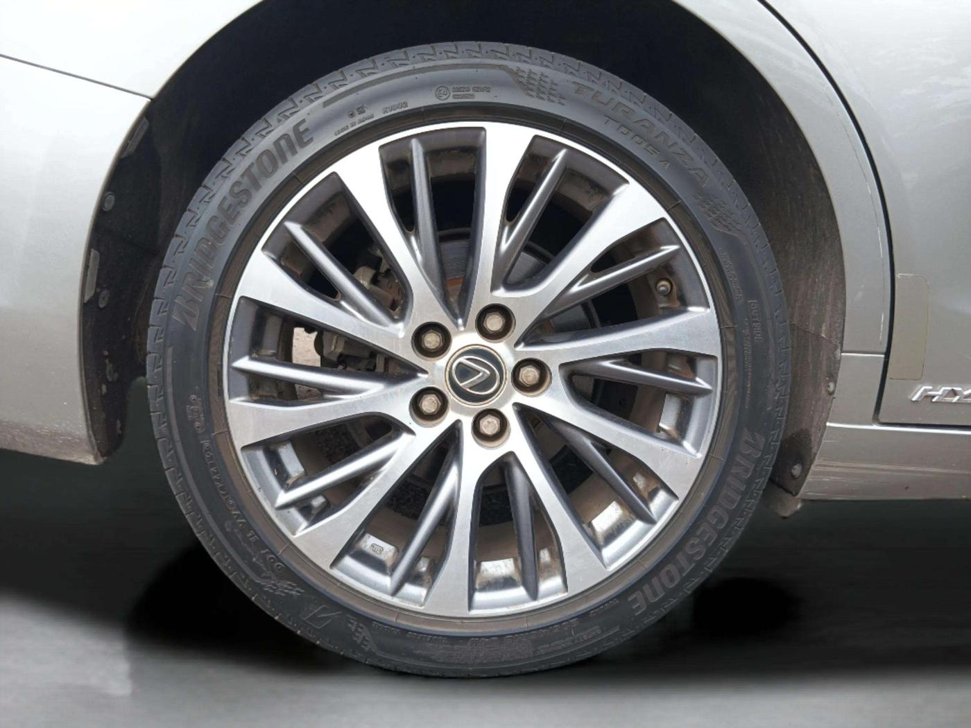 2020 Lexus ES 300h Exquisite, Hybrid, Automatic, 43,339 km, Right Rear Wheel