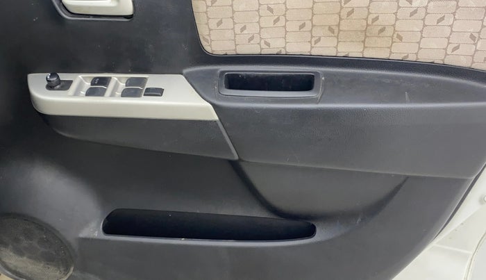 2016 Maruti Wagon R 1.0 VXI (O) AMT, Petrol, Automatic, 36,236 km, Driver Side Door Panels Control