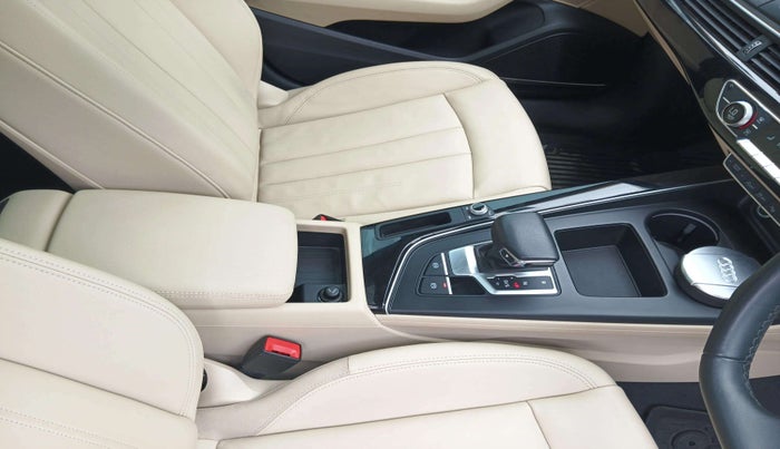 2023 Audi A4 40 TFSI Technology, Petrol, Automatic, 18,101 km, Gear Lever