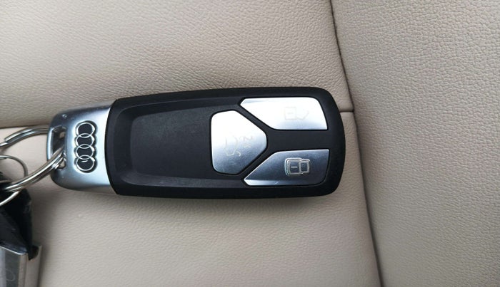 2023 Audi A4 40 TFSI Technology, Petrol, Automatic, 18,101 km, Key Close Up