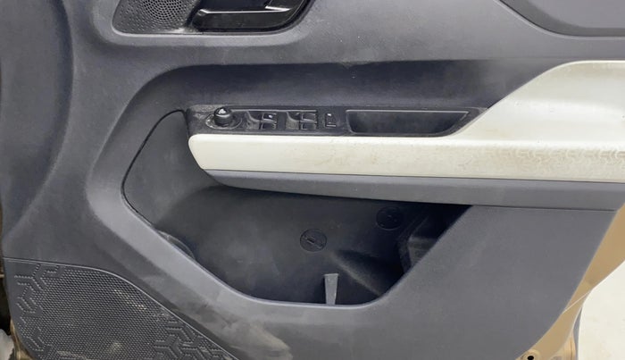 2022 Tata PUNCH ACCOMPLISHED AMT, Petrol, Automatic, 68,141 km, Driver Side Door Panels Control