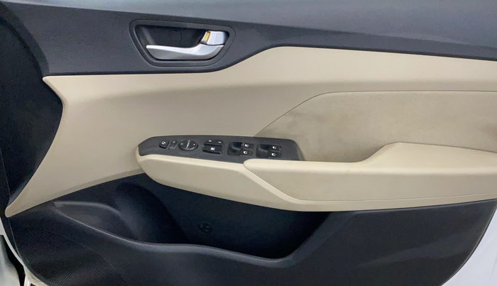 2022 Hyundai Verna SX 1.5 VTVT, Petrol, Manual, 52,780 km, Driver Side Door Panels Control