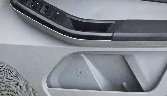 2022 Tata Tiago XT CNG, CNG, Manual, 71,047 km, Driver Side Door Panels Control