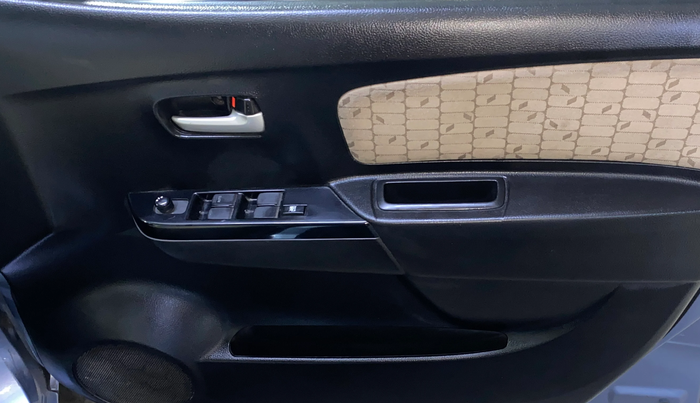 2017 Maruti Wagon R 1.0 VXI, Petrol, Manual, 30,144 km, Driver Side Door Panels Control