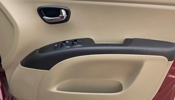 2015 Hyundai i10 SPORTZ 1.1, Petrol, Manual, 76,879 km, Driver Side Door Panels Control