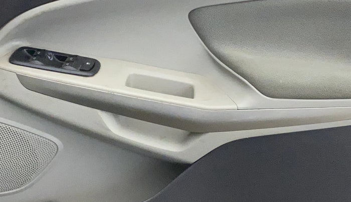 2015 Ford Ecosport TITANIUM 1.5L PETROL AT, Petrol, Automatic, 72,314 km, Driver Side Door Panels Control