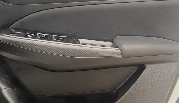 2019 Maruti Swift VXI, Petrol, Manual, 1,15,652 km, Driver Side Door Panels Control