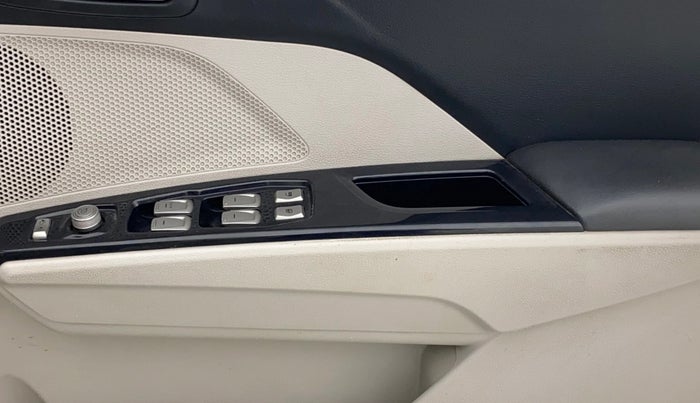 2021 Mahindra XUV300 W8 (O) 1.2 PETROL AMT, Petrol, Automatic, 48,959 km, Driver Side Door Panels Control