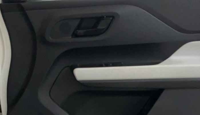 2022 Tata PUNCH PURE MT, Petrol, Manual, 38,333 km, Driver Side Door Panels Control