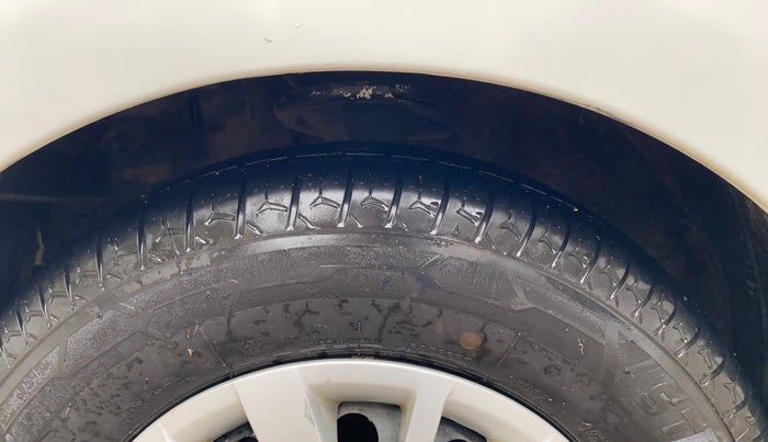 2015 Hyundai i10 SPORTZ 1.1, Petrol, Manual, 65,071 km, Left Front Tyre Tread