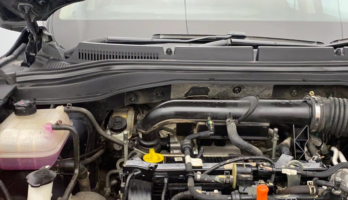 2022 Mahindra XUV700 AX 5 P MT 7 STR, Petrol, Manual, 32,954 km, Engine View - Right