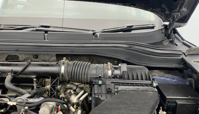 2022 Mahindra XUV700 AX 5 P MT 7 STR, Petrol, Manual, 32,954 km, Engine View - Left