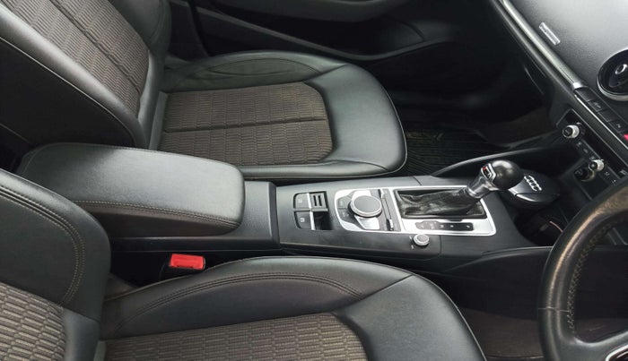 2019 Audi A3 35 TFSI PREMIUM PLUS, Petrol, Automatic, 61,518 km, Gear Lever