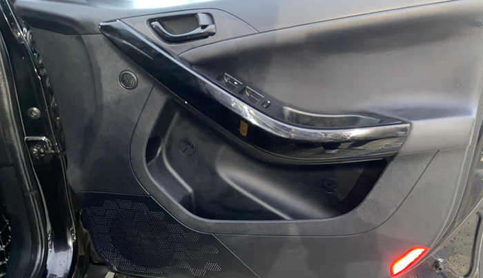 2024 Tata NEXON Fearless 1.2 Revotron 7DCA Dark Edition, Petrol, Automatic, 21,861 km, Driver Side Door Panels Control